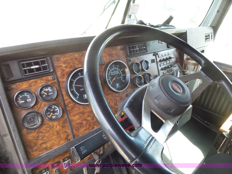 image for item L5479 2000 Kenworth T800B semi truck