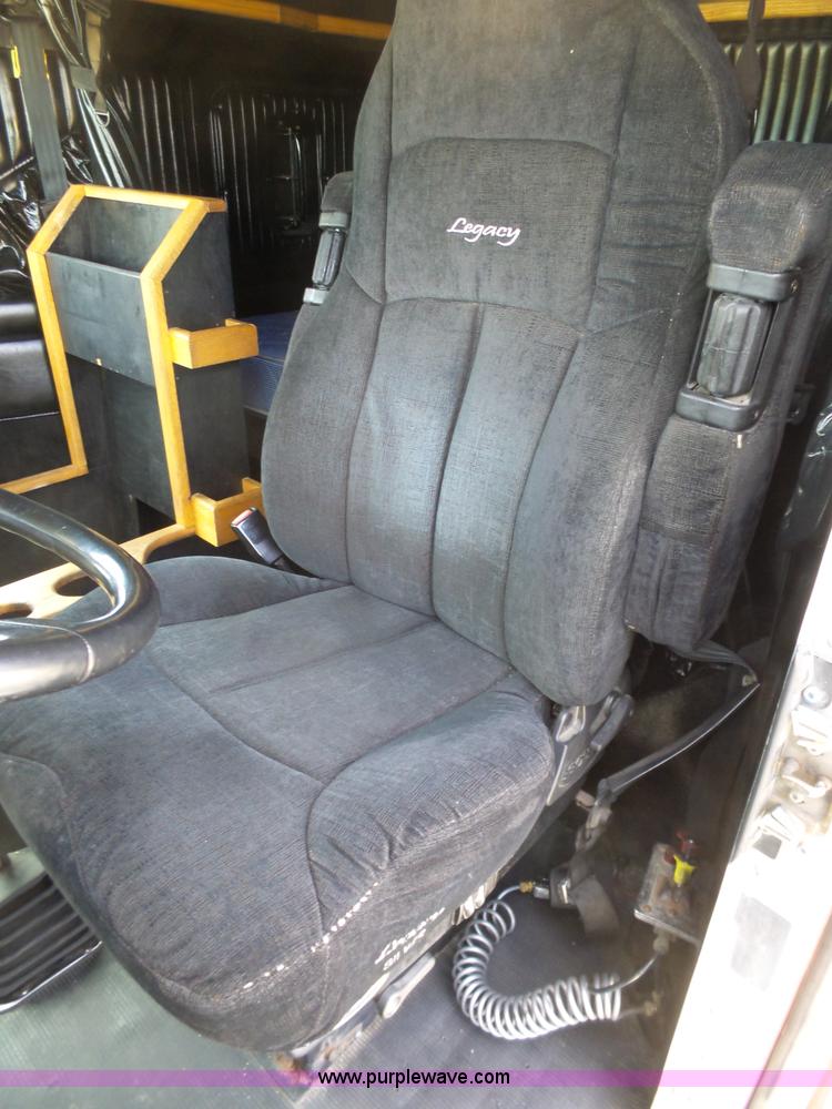 image for item L5479 2000 Kenworth T800B semi truck