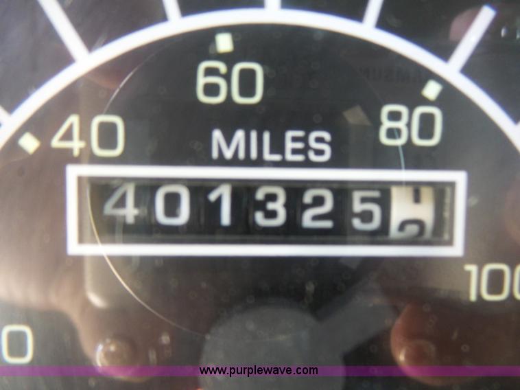 image for item L5479 2000 Kenworth T800B semi truck