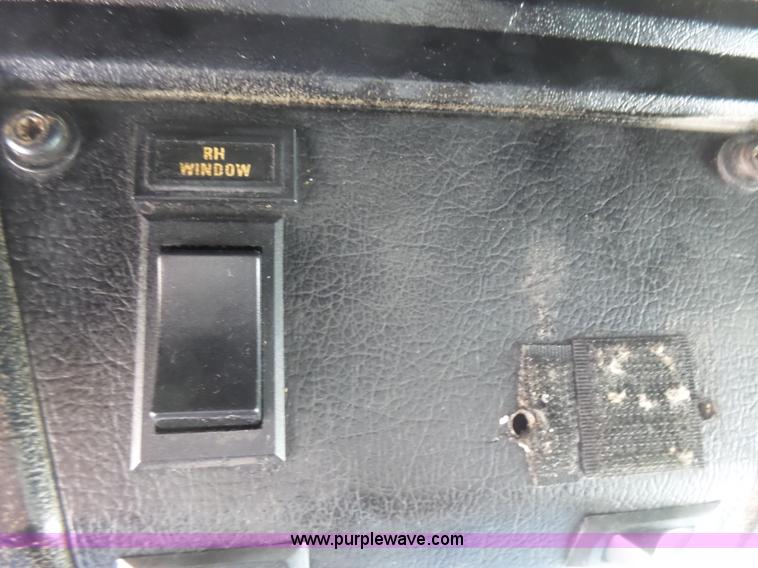 image for item L5479 2000 Kenworth T800B semi truck