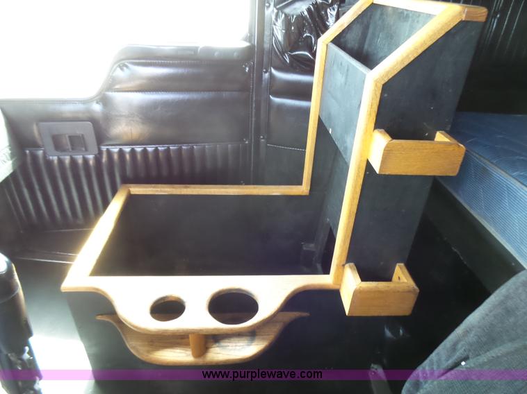 image for item L5479 2000 Kenworth T800B semi truck