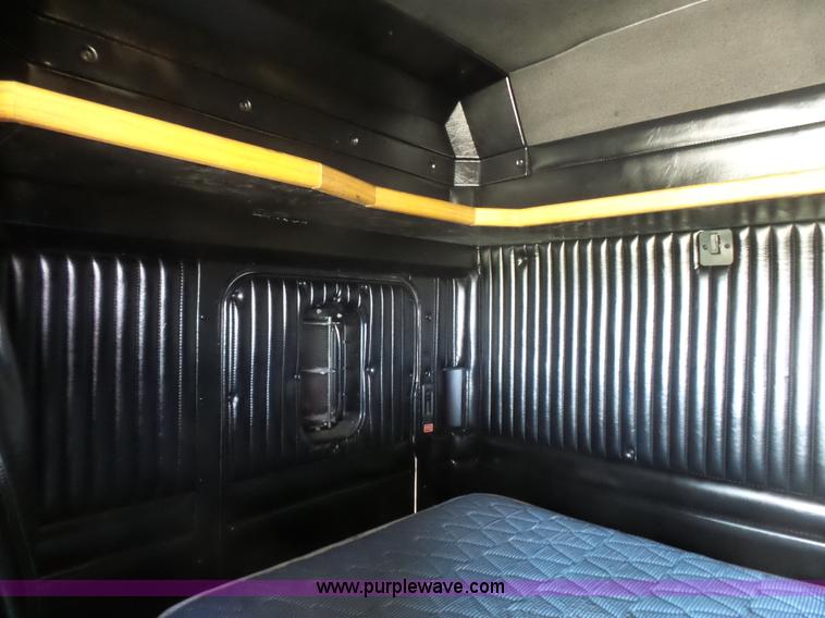 image for item L5479 2000 Kenworth T800B semi truck