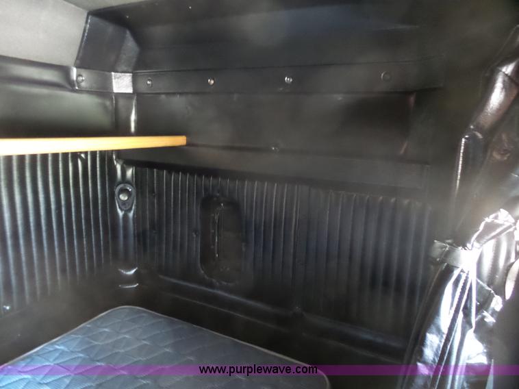 image for item L5479 2000 Kenworth T800B semi truck