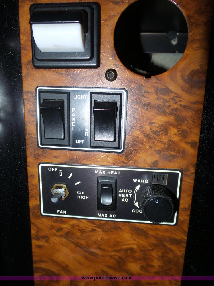 image for item L5479 2000 Kenworth T800B semi truck