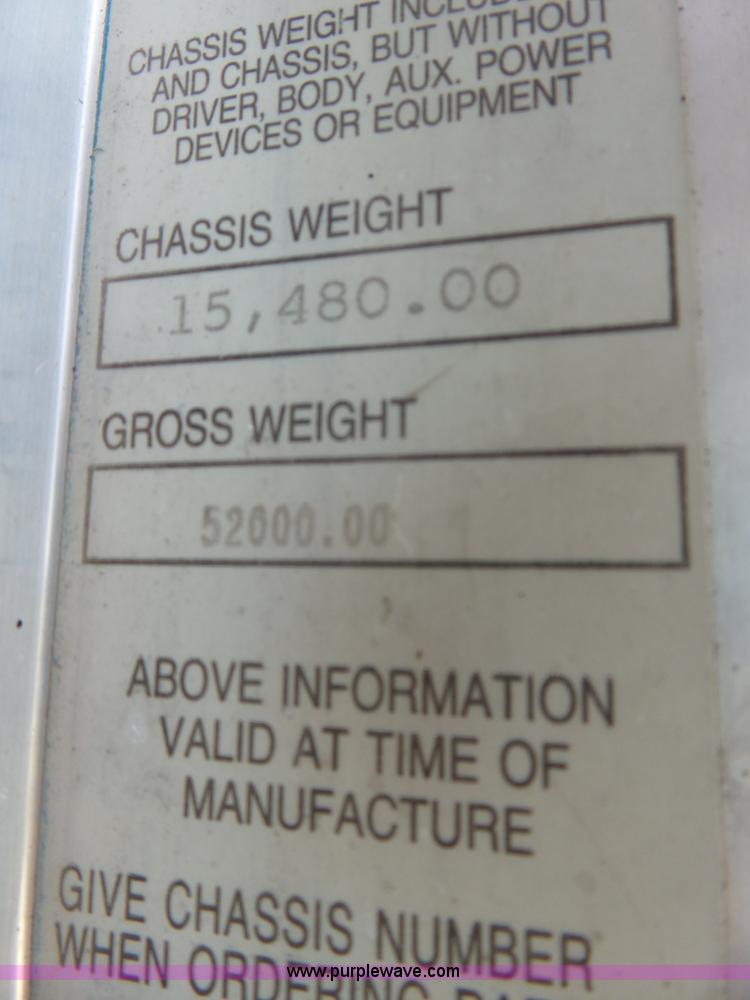 image for item L5479 2000 Kenworth T800B semi truck