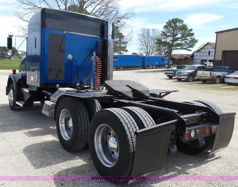 image for item L5480 2000 Kenworth T800B semi truck