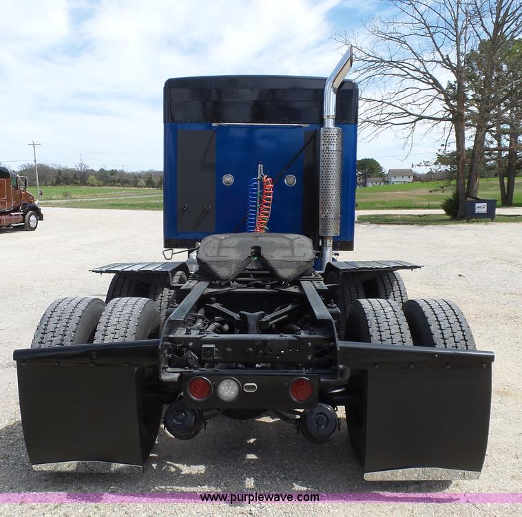 image for item L5480 2000 Kenworth T800B semi truck