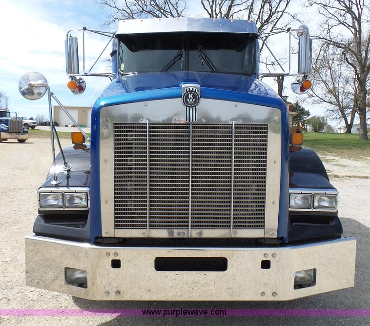 image for item L5480 2000 Kenworth T800B semi truck