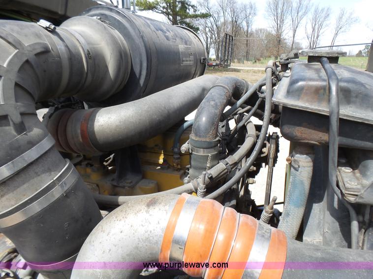 image for item L5480 2000 Kenworth T800B semi truck