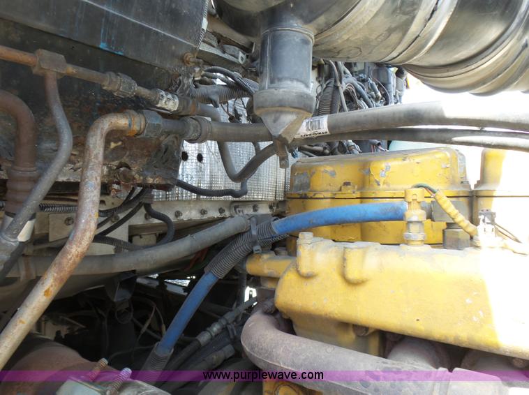 image for item L5480 2000 Kenworth T800B semi truck