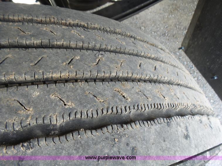 image for item L5480 2000 Kenworth T800B semi truck