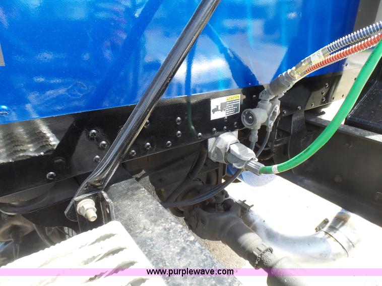 image for item L5480 2000 Kenworth T800B semi truck