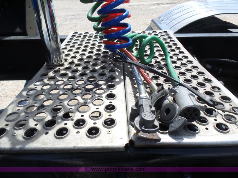 image for item L5480 2000 Kenworth T800B semi truck