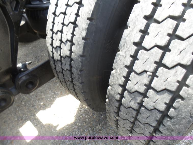 image for item L5480 2000 Kenworth T800B semi truck