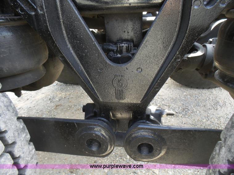 image for item L5480 2000 Kenworth T800B semi truck