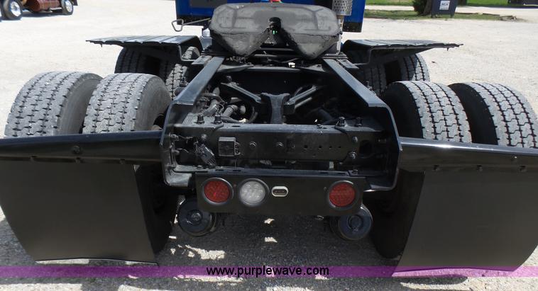 image for item L5480 2000 Kenworth T800B semi truck