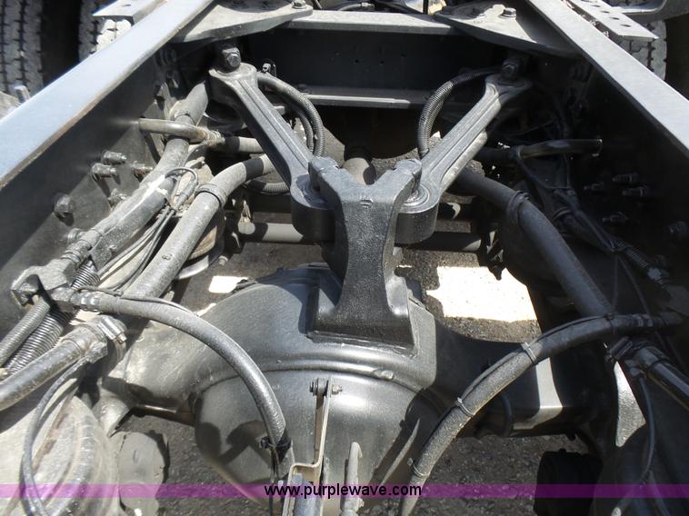 image for item L5480 2000 Kenworth T800B semi truck