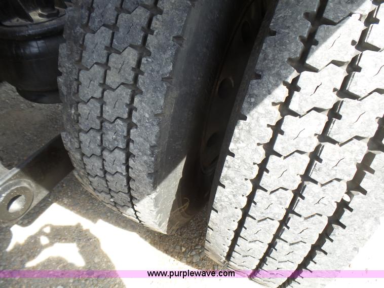 image for item L5480 2000 Kenworth T800B semi truck