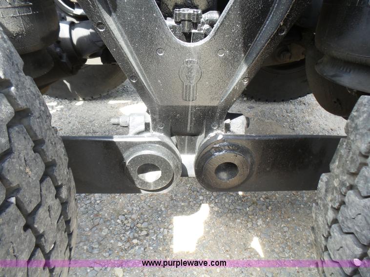 image for item L5480 2000 Kenworth T800B semi truck