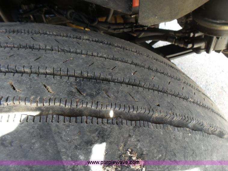 image for item L5480 2000 Kenworth T800B semi truck