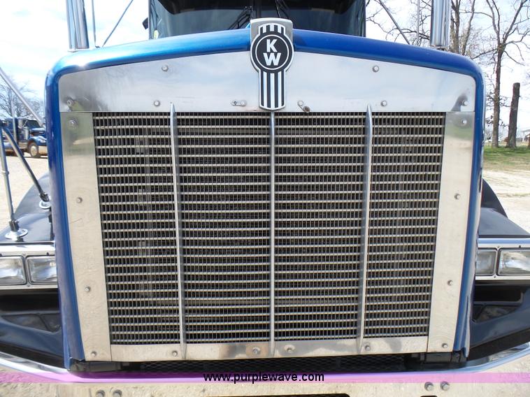 image for item L5480 2000 Kenworth T800B semi truck