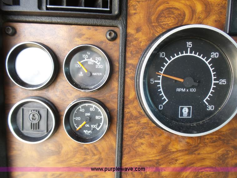 image for item L5480 2000 Kenworth T800B semi truck