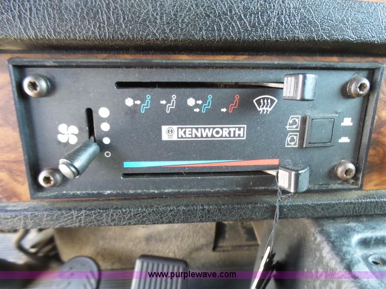 image for item L5480 2000 Kenworth T800B semi truck