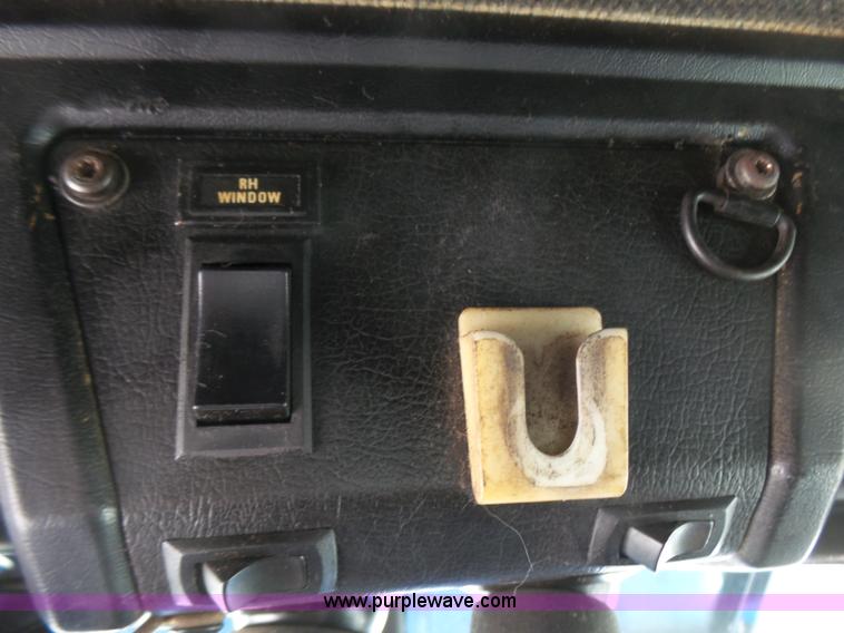 image for item L5480 2000 Kenworth T800B semi truck