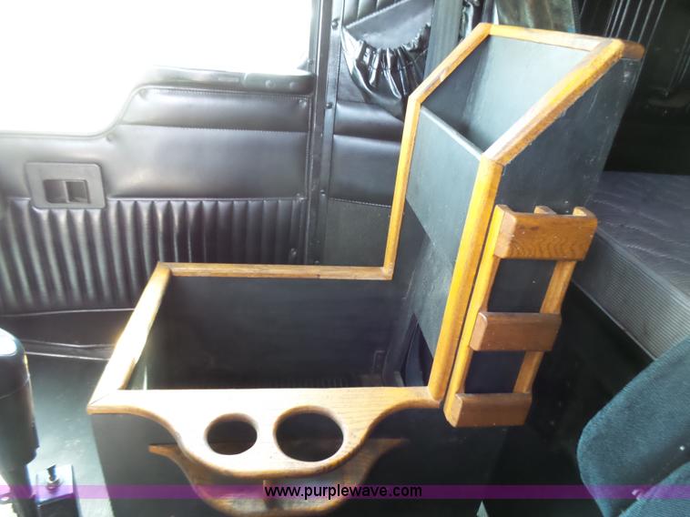 image for item L5480 2000 Kenworth T800B semi truck