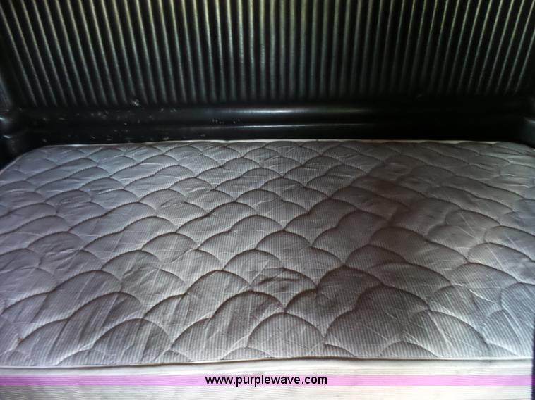 image for item L5480 2000 Kenworth T800B semi truck