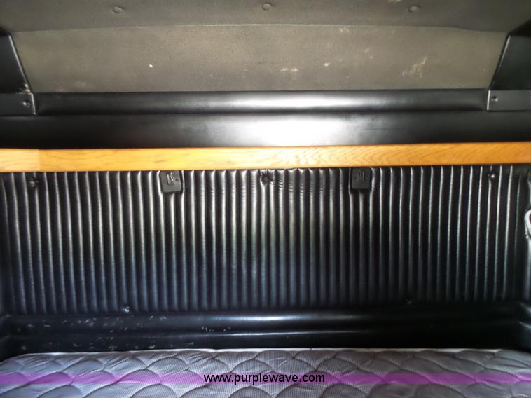 image for item L5480 2000 Kenworth T800B semi truck