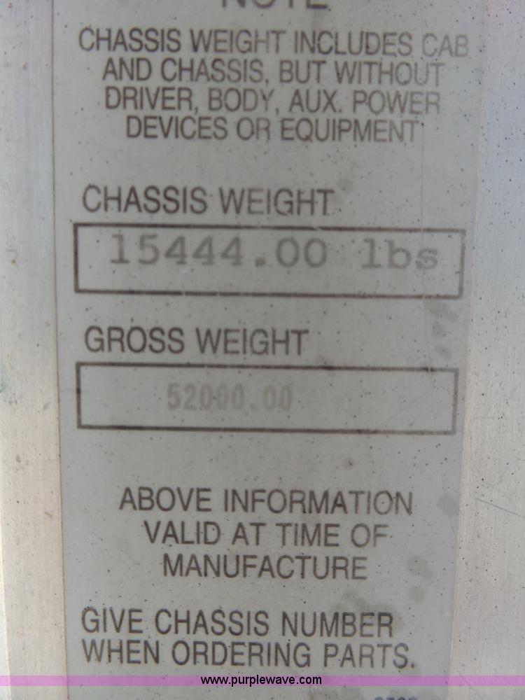 image for item L5480 2000 Kenworth T800B semi truck