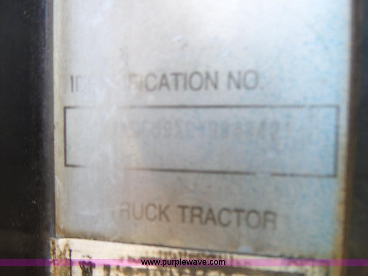 image for item L5480 2000 Kenworth T800B semi truck