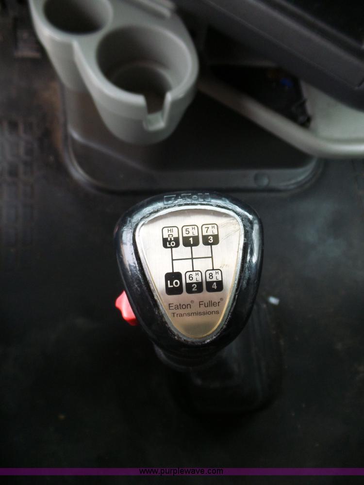 image for item L5759 2011 Volvo VNL semi truck