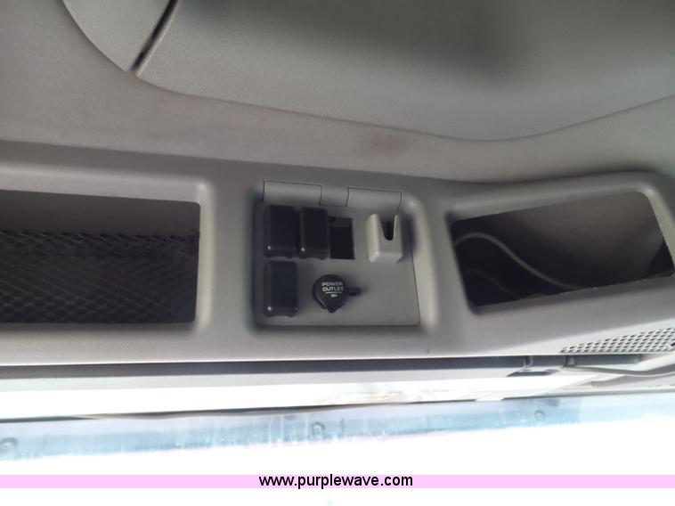 image for item L5759 2011 Volvo VNL semi truck