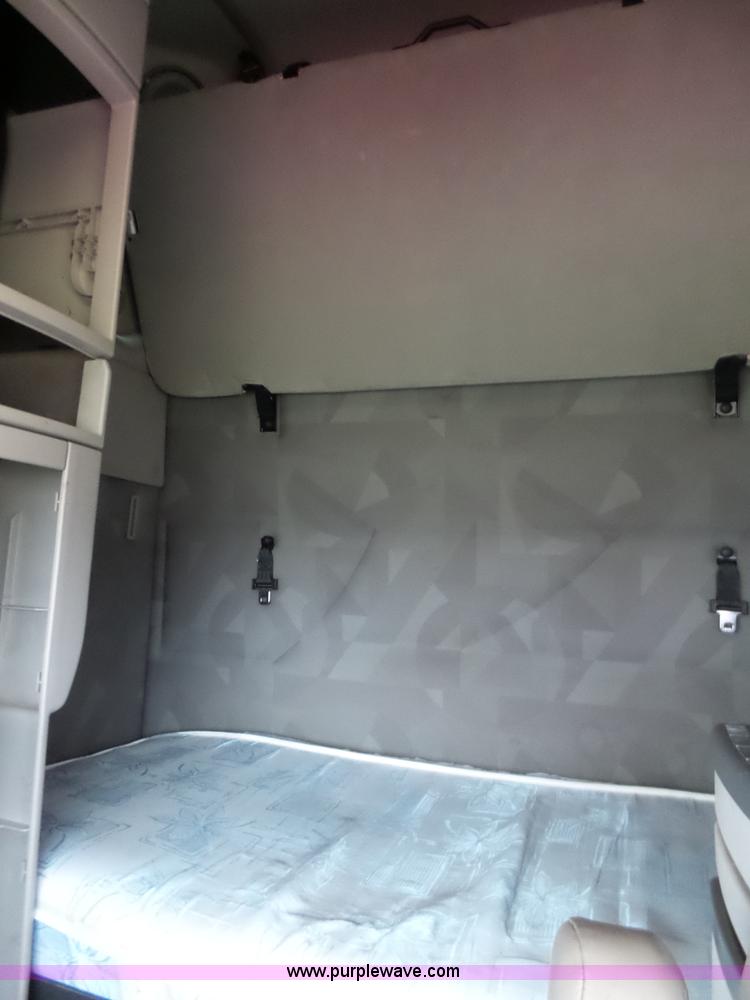 image for item L5759 2011 Volvo VNL semi truck