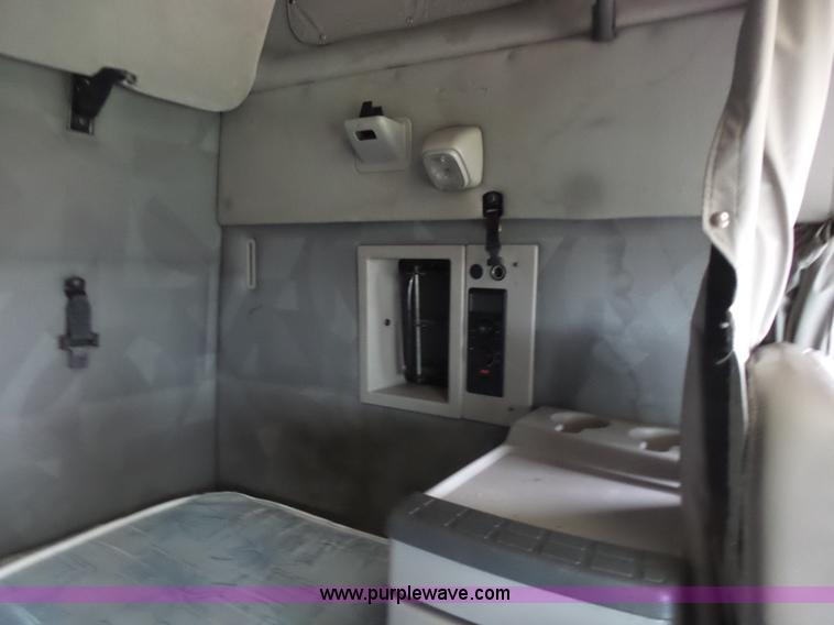 image for item L5759 2011 Volvo VNL semi truck