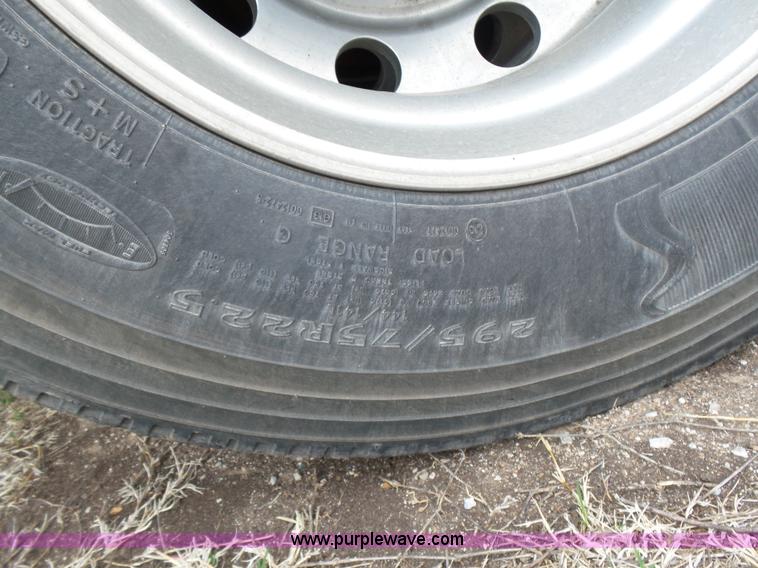 image for item L5759 2011 Volvo VNL semi truck