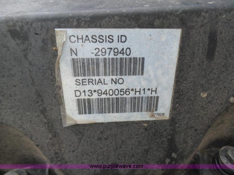 image for item L5759 2011 Volvo VNL semi truck