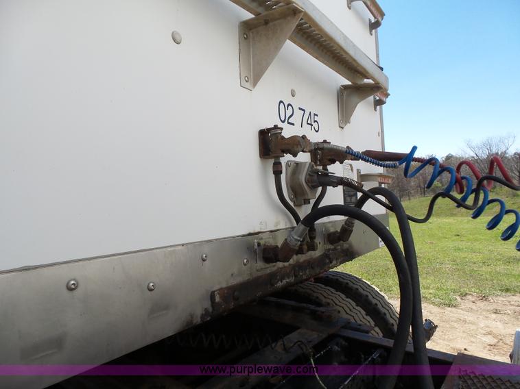 image for item L5794 2002 Wilkins OK2YA-2615-CFOA commodity trailer