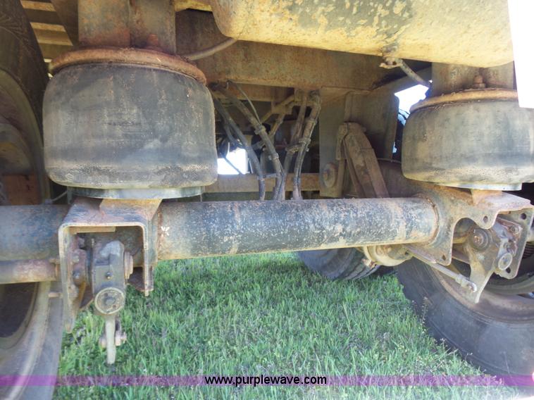 image for item L5794 2002 Wilkins OK2YA-2615-CFOA commodity trailer