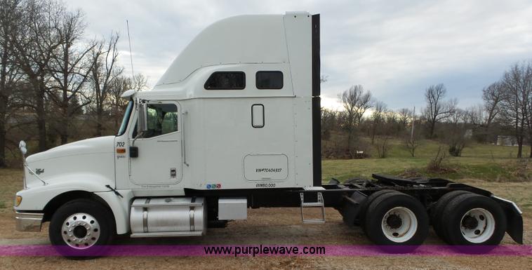image for item L6274 2007 International 9400i semi truck