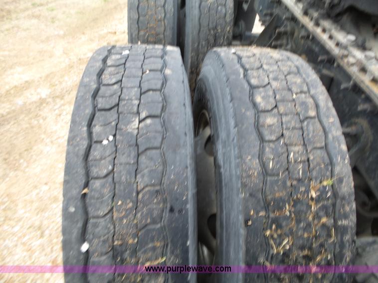 image for item L6274 2007 International 9400i semi truck