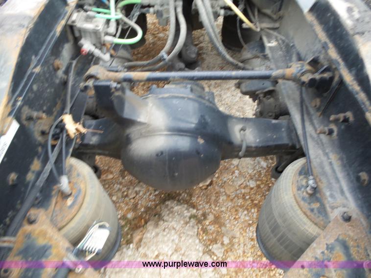 image for item L6274 2007 International 9400i semi truck