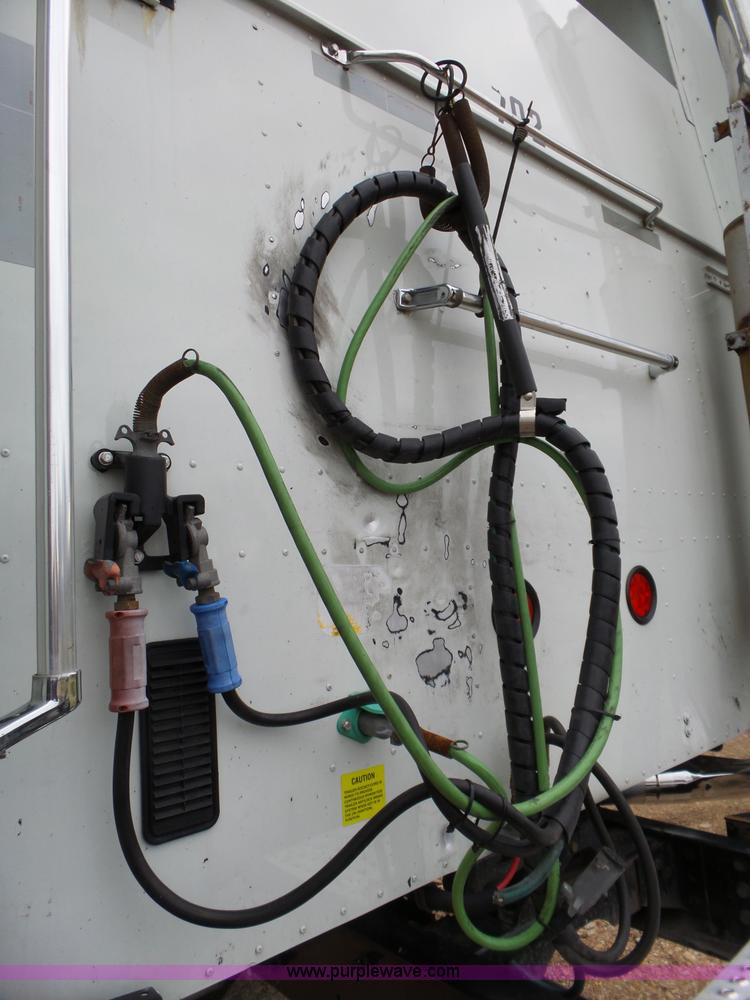 image for item L6274 2007 International 9400i semi truck