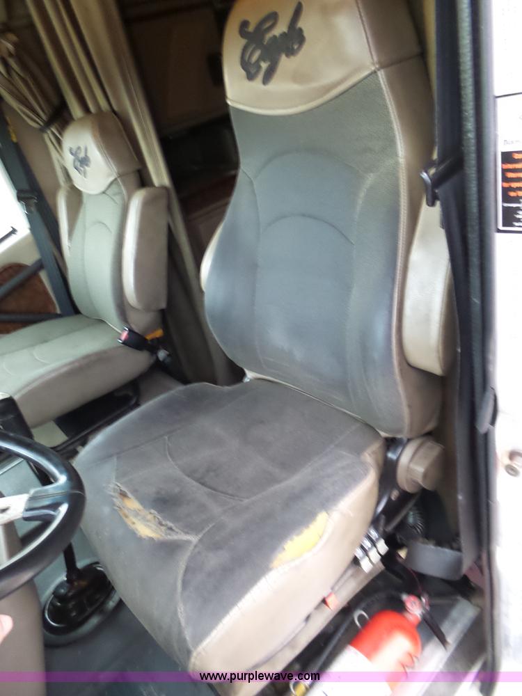 image for item L6274 2007 International 9400i semi truck