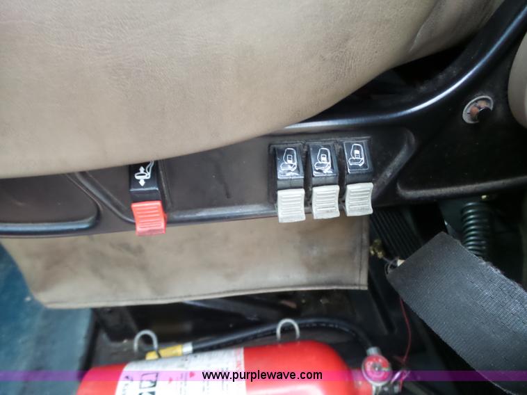 image for item L6274 2007 International 9400i semi truck