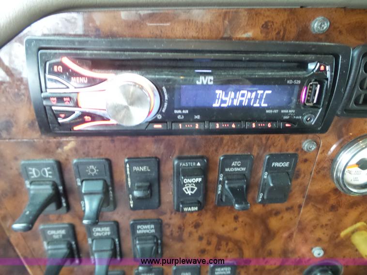 image for item L6274 2007 International 9400i semi truck