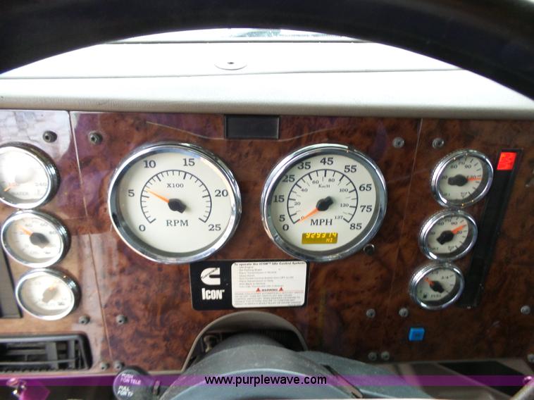 image for item L6274 2007 International 9400i semi truck