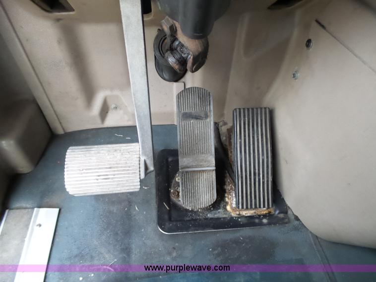 image for item L6274 2007 International 9400i semi truck